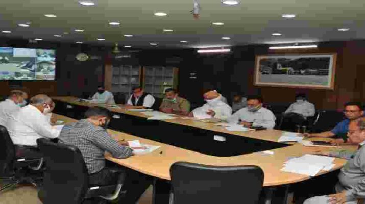 चारधाम परियोजना की समीक्षा बैठक हुई आयोजित, भूमि अधिग्रहण एवं यूटिलिटी शिफ्टिंग कार्य में हो रही देरी पर मुख्य सचिव ने जताई नाराजगी, दिए यह निर्देश 1 Hello Uttarakhand News »