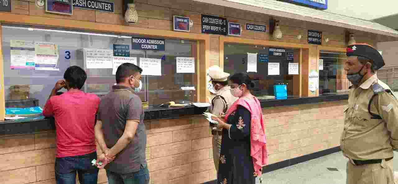 देहरादून ज़िली में आज अलग अलग जगहों पर हुई मेडिकल स्टोरों पर छापेमारी, कोविड-19 के उपचार में हो रही दवाइयों की ली गयी स्टाॅक की जानकारी 2 Hello Uttarakhand News »