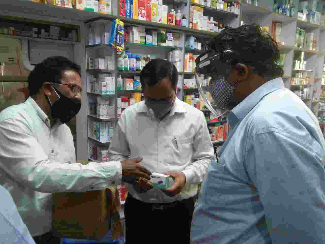 देहरादून ज़िली में आज अलग अलग जगहों पर हुई मेडिकल स्टोरों पर छापेमारी, कोविड-19 के उपचार में हो रही दवाइयों की ली गयी स्टाॅक की जानकारी 4 Hello Uttarakhand News »