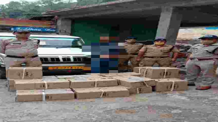 बागेश्वर: कर्फ्यू के दौरान शराब की तस्करी कर रहे एक आरोपी को बागेश्वर पुलिस ने 20 पेटी अंग्रेजी शराब के साथ किया गिरफ्तार 1 Hello Uttarakhand News »