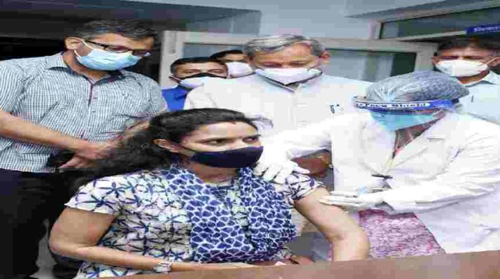 मुख्यमंत्री तीरथ सिंह रावत ने सचिवालय में चल रहे कोविड टीकाकरण कैम्प का किया मुआयना, सचिवालय संघ के अध्यक्ष दीपक जोशी ने सचिवालय में टीकाकरण कैम्प के लिए मुख्यमंत्री का किया व्यक्त आभार 13 Hello Uttarakhand News » Page 3 of 4