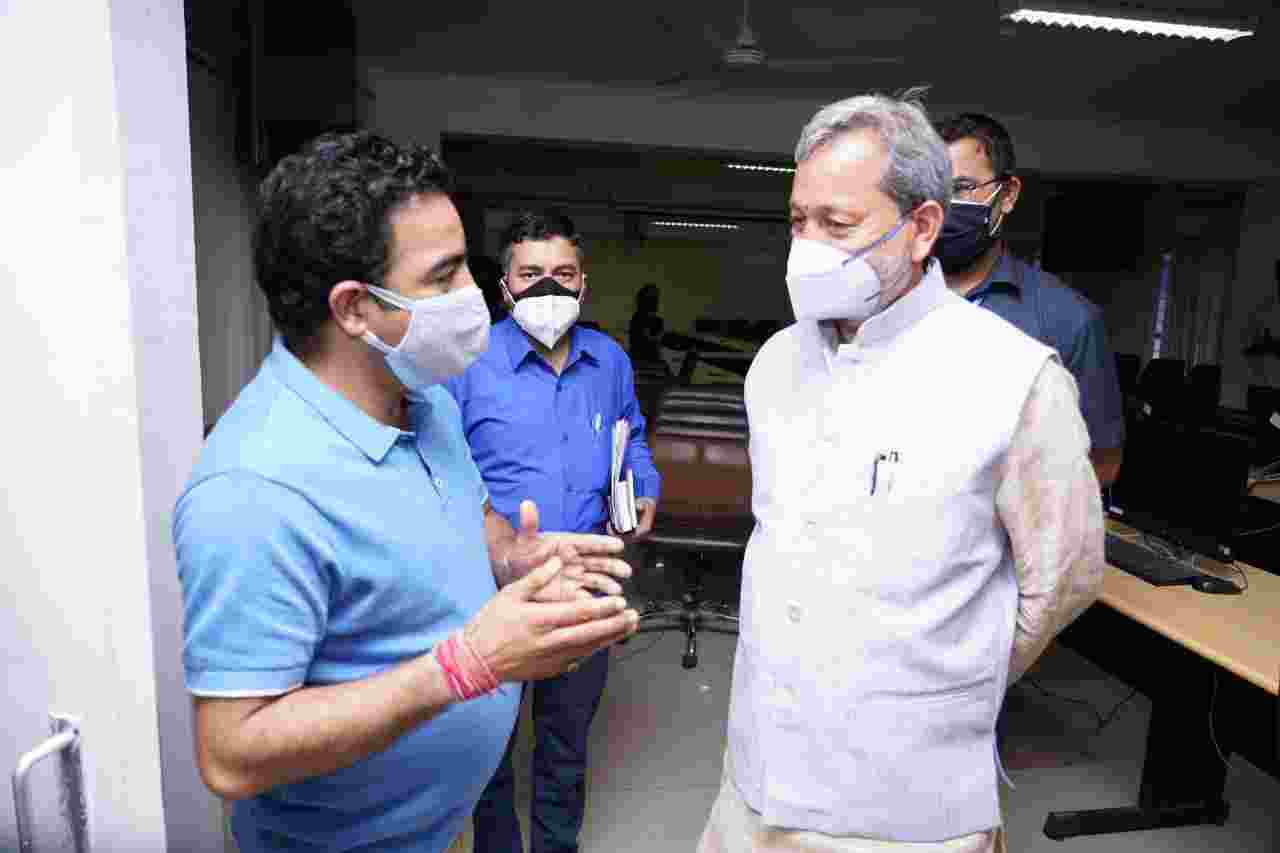 मुख्यमंत्री तीरथ सिंह रावत ने सचिवालय में चल रहे कोविड टीकाकरण कैम्प का किया मुआयना, सचिवालय संघ के अध्यक्ष दीपक जोशी ने सचिवालय में टीकाकरण कैम्प के लिए मुख्यमंत्री का किया व्यक्त आभार 3 Hello Uttarakhand News »