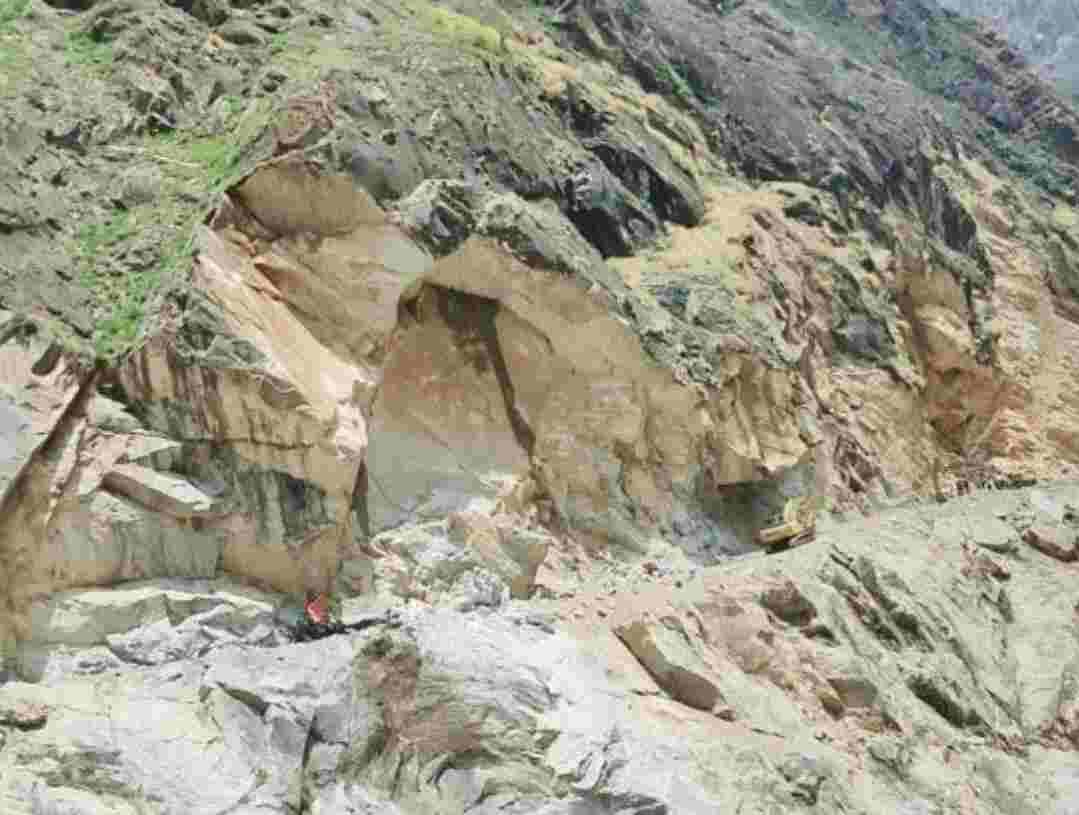 दुखद: तहसील धारचूला में भूस्खलन की चपेट में आने से 3 लोगों की मौत 2 दुखद: तहसील धारचूला में भूस्खलन की चपेट में आने से 3 लोगों की मौत 2 Hello Uttarakhand News »