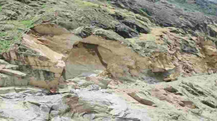 दुखद: तहसील धारचूला में भूस्खलन की चपेट में आने से 3 लोगों की मौत 4 Hello Uttarakhand News » Page 3 of 6