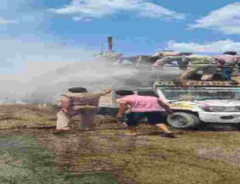 पिथौरागढ़: थाना जाजरदेवल पुलिस ने त्वरित कार्यवाही करते हुए पिकप वाहन में लगी आग पर पाया काबू  2 Hello Uttarakhand News »