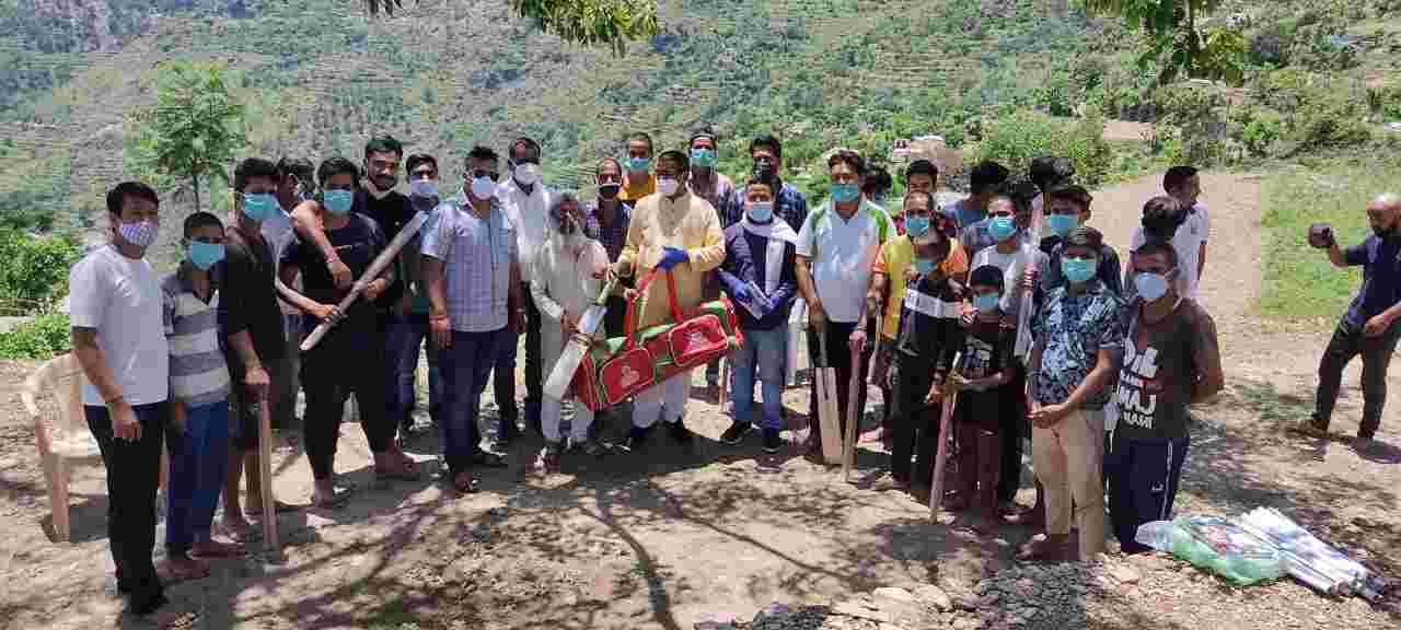 टिहरी पूर्व विधायक किशोर उपाध्याय के की टिहरी गढ़वाल क्रिकेट प्रीमियर लीग की घोषणा, पारितोषिक की भी घोषणा, हालात सामान्य होना पर खेले जाएंगे मैच 2 Hello Uttarakhand News »