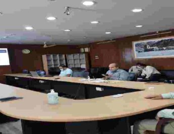 उत्तराखंड: डेंगू रोग की प्रभावी रोकथाम व नियंत्रण की बैठक, सभी विद्यालय अपने अध्यापकों के माध्यम से विद्यार्थियों एवं अभिभावकों को डेंगू की रोकथाम के प्रति ऑनलाइन जागरूक करने का करें प्रयास-मुख्य सचिव 2 Hello Uttarakhand News »