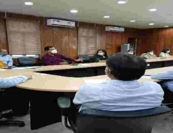 मुख्य सचिव ओमप्रकाश ने कोविड की सम्भावित तीसरी लहर की तैयारियों को लेकर बैठक, प्रत्येक जनपद में ऑक्सीजन की स्टोरेज एवं ऑक्सीजन कन्सन्ट्रेटर पर करें अधिकारी फोकस 3 Hello Uttarakhand News »