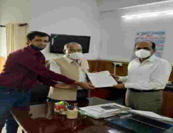 Uttarakhand: पुलिसकर्मियों का एसीपी विसंगति मामला, मोर्चा ने मुख्यमंत्री के प्रमुख सलाहकार शत्रुघ्न सिंह को सौंपा ज्ञापन 3 Hello Uttarakhand News »