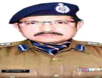 देहरादून: लापरवाही बरतने पर वरिष्ठ पुलिस अधीक्षक देहरादून ने किया कंट्रोल रूम में नियुक्त पुलिसकर्मी निलंबित, लच्छीवाला टोल प्लाजा के पास एक लड़की को जबरदस्ती गाड़ी में बैठाकर ले जाने का था मामला 3 Hello Uttarakhand News »