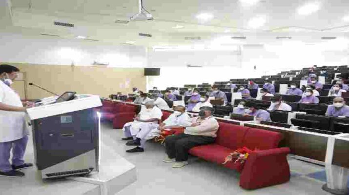 एम्स ऋषिकेश (AIIMS Rishikesh) में मनाया गया डॉक्टर्स डे, हमेशा बीमार की चिकित्सा सेवा का धर्म याद रखें और हर परिस्थिति में अपने चिकित्सा धर्म का पालन करें - प्रोफेसर रवि कांत 1 Hello Uttarakhand News »