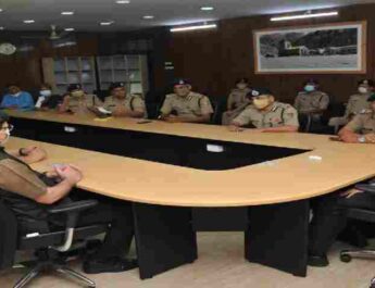 Uttarakhand: नए मुख्य सचिव एस एस संधू से पुलिस विभाग के समस्त उच्चाधिकारियों ने की शिष्टाचार भेंट, कहा-बेहतर कानून व्यवस्था राज्य सरकार की प्राथमिकता 5 Hello Uttarakhand News »