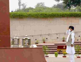 हमे अपने जवानों की वीरता पर गर्व - केन्द्रीय रक्षा राज्य मंत्री अजय भट्ट, नेशनल वार मेमोरियल जाकर की शहीद सैनिकों को श्रद्धांजलि अर्पित 2 Hello Uttarakhand News »