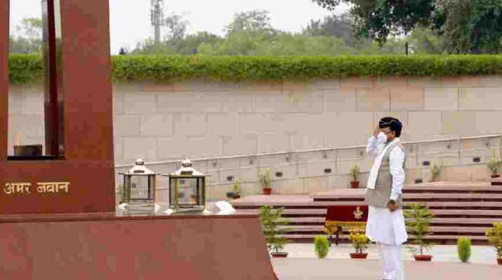 हमे अपने जवानों की वीरता पर गर्व - केन्द्रीय रक्षा राज्य मंत्री अजय भट्ट, नेशनल वार मेमोरियल जाकर की शहीद सैनिकों को श्रद्धांजलि अर्पित 8 Hello Uttarakhand News »