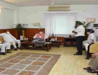 मुख्यमंत्री पुष्कर सिंह धामी ने कैबिनेट मंत्री यशपाल आर्य के नेतृत्व में आये बाजपुर के किसानों के प्रतिनिधि मण्डल ने की भेंट 6 Hello Uttarakhand News »