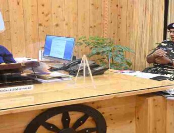 पुलिस महानिदेशक उत्तराखण्ड अशोक कुमार ने की सीमा पर तैनात विभिन्न सुरक्षा ऐजेन्सियों के साथ बैठक, उत्तराखण्ड राज्य की अन्तर्राष्ट्रीय सीमा से सम्बन्धित विभिन्न बिन्दुओं पर हुई चर्चा 4 Hello Uttarakhand News »