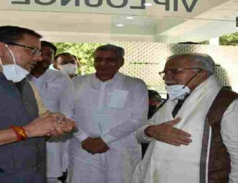 मुख्यमंत्री पुष्कर सिंह धामी ने सहस्त्रधारा हेलीपेड पर हरियाणा के मुख्यमंत्री मनोहर लाल खट्टर से की भेंट, विभिन्न समसामयिक विषयों पर की चर्चा 3 Hello Uttarakhand News »