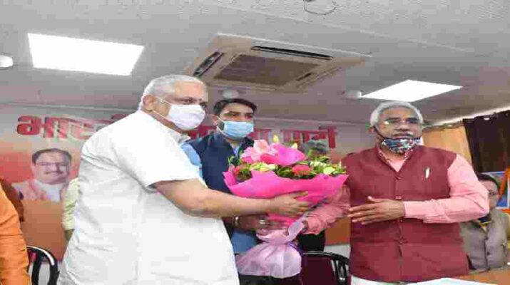 भाजपा राष्ट्रीय संगठन महामंत्री बीएल संतोष का उत्तराखंड दौरा, कहा - सोशल मीडिया के माध्यम से करना है अच्छे वातावरण का निर्माण 1 भाजपा राष्ट्रीय संगठन महामंत्री बीएल संतोष का उत्तराखंड दौरा, कहा - सोशल मीडिया के माध्यम से करना है अच्छे वातावरण का निर्माण 1 Hello Uttarakhand News »