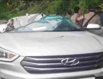 Uttarakhand: कार पर बोल्डर गिरने से गुड़गांव सैलानी की हुई मौत 4 Hello Uttarakhand News »