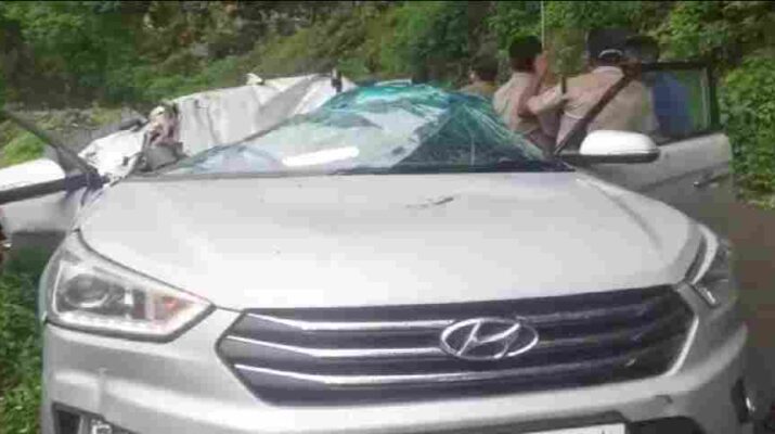 Uttarakhand: कार पर बोल्डर गिरने से गुड़गांव सैलानी की हुई मौत 13 Hello Uttarakhand News »