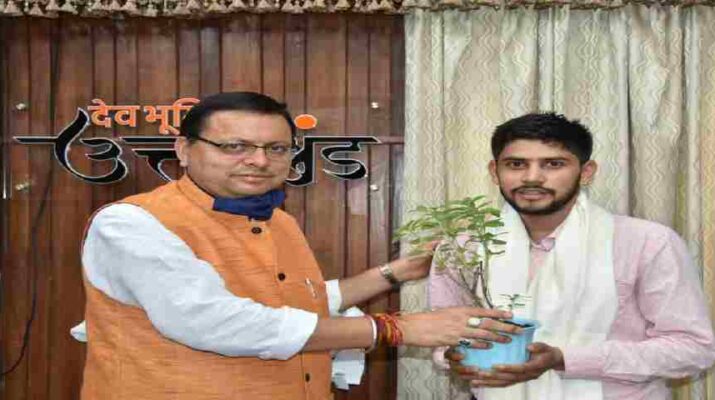 Uttarakhand: मनीष कसनियाल ने 01 जून 2021 को विश्व की सबसे ऊँची चोटी माउंट एवरेस्ट (Mount Everest) पर फहराया तिरंगा, मुख्यमंत्री धामी ने किया सम्मानित 18 Hello Uttarakhand News » Page 2 of 4