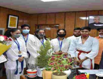 Uttarakhand Sports: मुख्यमंत्री से दुबई में आयोजित होने वाली कराटे वर्ल्ड चैम्पियनशिप में प्रतिभाग करने वाली टीम के सदस्यों ने की भेंट, दी शुभकामना 2 Hello Uttarakhand News »