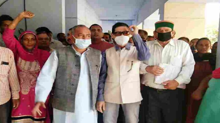 Dehradun: आरक्षित वर्गों में ही अत्यन्त गरीबों हेतु क्षैतिज आरक्षण को मोर्चा ने किया घेराव 5 Dehradun: आरक्षित वर्गों में ही अत्यन्त गरीबों हेतु क्षैतिज आरक्षण को मोर्चा ने किया घेराव 5 Hello Uttarakhand News »