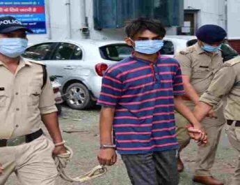 विकासनगर क्षेत्र में हुई लूट व हत्या की घटना का पुलिस ने किया 24 घंटे के अन्दर खुलासा, घटना में संलिप्त एक अभियुक्त लूटे गये मोबाइल व नगदी के साथ गिरफ्तार 3 Hello Uttarakhand News »