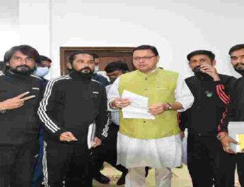 Uttarakhand: मुख्यमंत्री पुष्कर सिंह धामी से मिले पर्वतारोही 2 Hello Uttarakhand News »