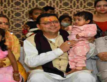 Uttarakhand: मुख्यमंत्री पुष्कर सिंह धामी ने कोरोना काल में बंद मुख्यमंत्री आँचल अमृत योजना का किया पुनः शुभारंभ, आंगनबाड़ी कार्यकत्रियों की लम्बित मांगों पर शीघ्र लिया जायेगा निर्णय 4 Hello Uttarakhand News »