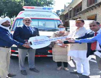Uttarakhand: मुख्यमंत्री ने की जनपद चमोली एवं उत्तरकाशी के लिये आधुनिक उपकरणों से सुसज्जित दो एम्बुलेंस रवाना 4 Hello Uttarakhand News »