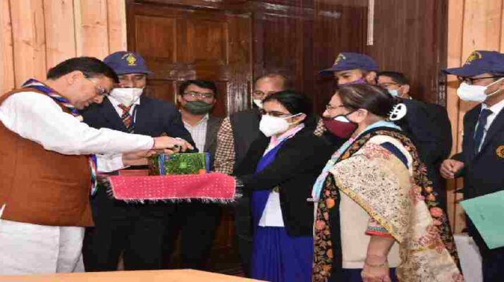 Uttarakhand: मुख्यमंत्री धामी ने की भारत स्काउट एवं गाइड के प्रतिनिधिमण्डल से शिष्टाचार भेंट, कहा-अनुशासन, सेवा भाव और परोपकार को बढ़ावा देने में भारत स्काउट एवं गाइड की महत्वपूर्ण भूमिका 1 Hello Uttarakhand News »