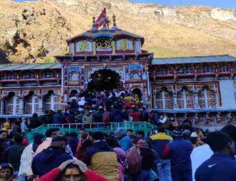 Badrinath: श्री बदरीनाथ धाम के कपाट 20 नवंबर को शीतकाल के लिए होंगे बंद, बड़ी संख्या में तीर्थयात्री पहुंच रहे है श्री बदरीनाथ धाम 2 Hello Uttarakhand News »