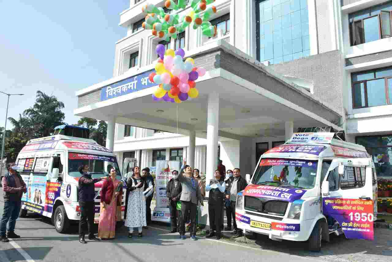 Uttarakhand: मुख्य निर्वाचन अधिकारी सौजन्या ने मतदाता जागरूकता के लिये सचल वाहनों (वोटर अवेयरनेस वैन) को किया रवाना, कहा - अभियान का मुख्य उद्देश्य युवा व महिला मतदाताओं को वोटर लिस्ट पंजीकरण में प्ररित करना 3 Hello Uttarakhand News »
