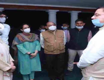 मुख्यमंत्री पुष्कर सिंह धामी ने नई दिल्ली में जनरल बिपिन रावत के आवास पर परिजनों से की मुलाकात, किया गहरा शोक व्यक्त 2 Hello Uttarakhand News »