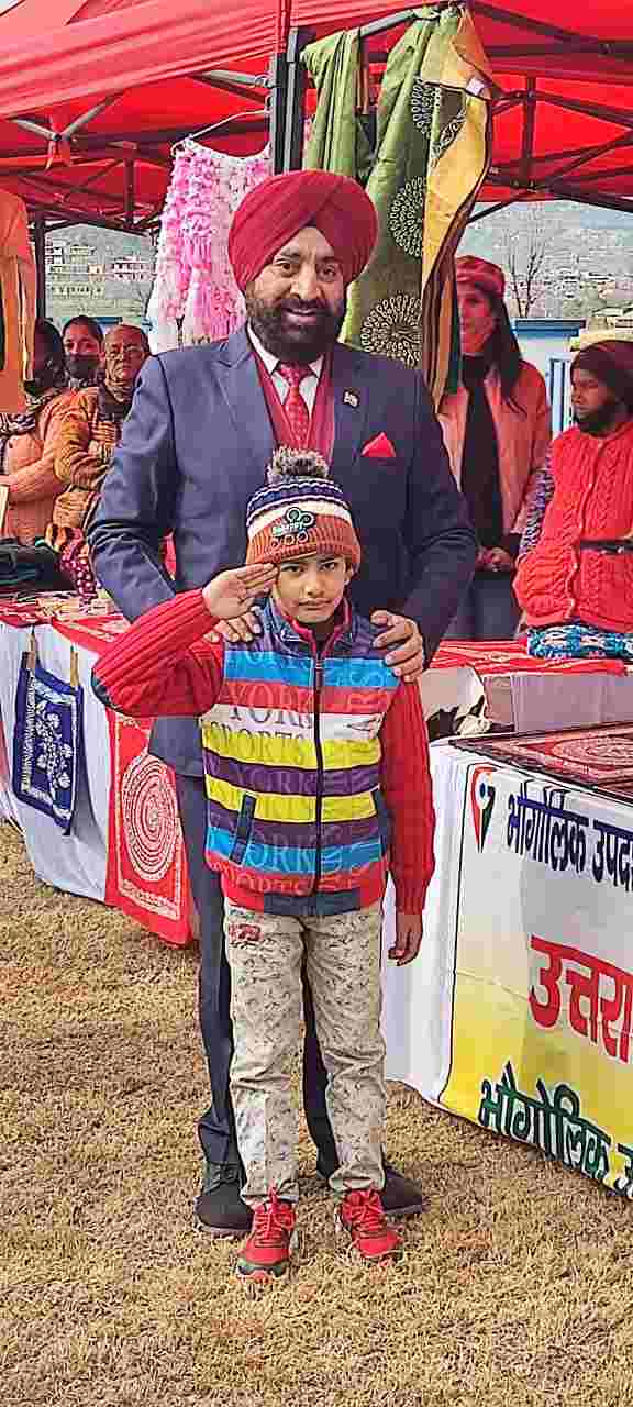 VIDEO: उत्तराखंड के राज्यपाल पंहुचें जनपद पिथौरागढ़, बैठकर कर विभिन्न विभागों के अधिकारियों से जानी जिले की विभिन्न जानकारियां 2 Hello Uttarakhand News »