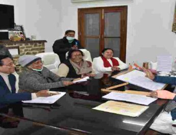 Dehradun: राज्य आंदोलनकारी एवं राज्य महिला आयोग की पूर्व अध्यक्षा सुशीला बलूनी के नेतृत्व में विभिन्न राज्य आंदोलनकारियों ने मुख्यमंत्री से की भेंट, पेंशन में बढ़ोतरी होने पर किया मुख्यमंत्री पुष्कर सिंह धामी का व्यक्त आभार 4 Hello Uttarakhand News »