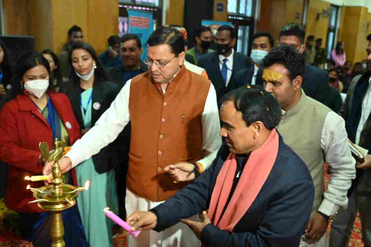 Uttarakhand: मुख्यमंत्री पुष्कर सिंह धामी आज एक दिवसीय भ्रमण कार्यक्रम के तहत पहुंचे श्रीनगर गढ़वाल, कहा - ग्राम प्रधानों का कार्य महत्वपूर्ण, ग्राम प्रधान समाज के अंतिम छोर के व्यक्ति तक होता है जुड़ा 3 Hello Uttarakhand News »