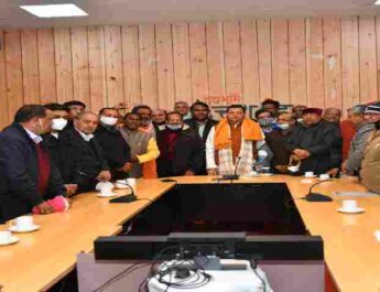 Dehradun: मुख्यमंत्री से प्रदेश उद्योग व्यापार मण्डल के सदस्यों ने की भेंट, प्रदेश में बाहर से लाये गये कृषि उत्पाद पर मण्डी शुल्क की दरों में कम करने का किया अनुरोध 2 Hello Uttarakhand News »