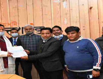 Uttarakhand: मुख्यमंत्री पुष्कर सिंह धामी से वन कर्मचारी संयुक्त समिति के सदस्यों से की भेंट, वन कर्मचारी संयुक्त समिति के सदस्यों ने हड़ताल वापस लेने का लिया निर्णय 2 Hello Uttarakhand News »