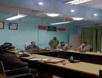 Bageshwar: जिलाधिकारी ने स्वास्थ्य एवं संबंधित अधिकारियों के साथ Covid-19 महामारी को लेकर की बैठक, संक्रमण रोकने के लिए दिए यह महत्वपूर्ण निर्देश 4 Hello Uttarakhand News »