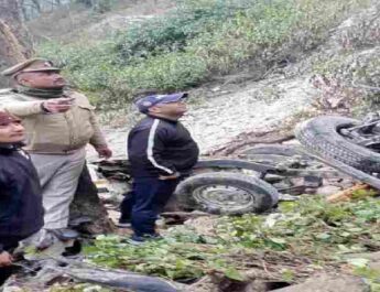 Uttarakhand: अत्यंत दुःखद, चंपावत में भीषण हादसा, 14 लोगों की मौके पर ही मौत, विवाह समारोह से लौट रही मैक्स खाई में जा गिरी 3 Hello Uttarakhand News »