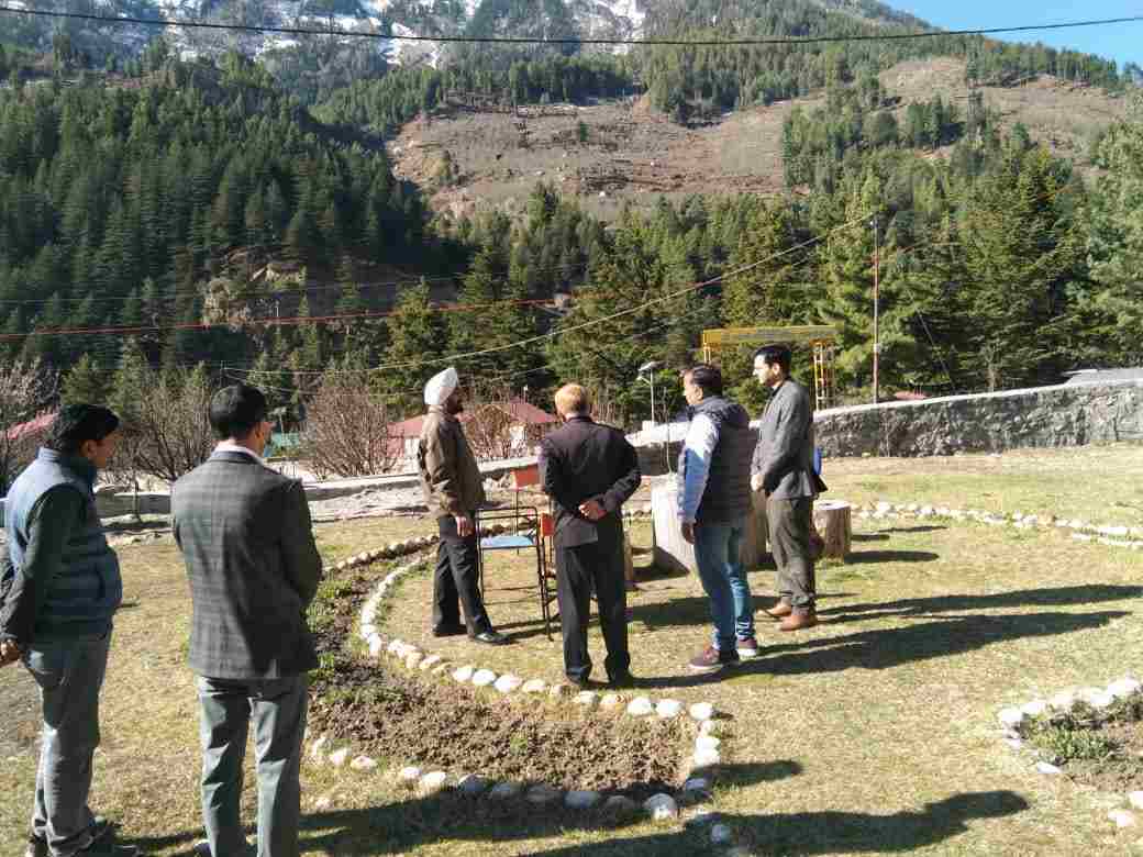 Uttarkashi: मुख्य सचिव डॉ.एस.एस. संधु ने जनपद उत्तरकाशी के विकास खण्ड भटवाड़ी के ग्राम रैथल एवं हर्षिल का किया स्थलीय निरीक्षण, पर्यटन विकास संबधी कार्यों का लिया जायजा 3 Hello Uttarakhand News »