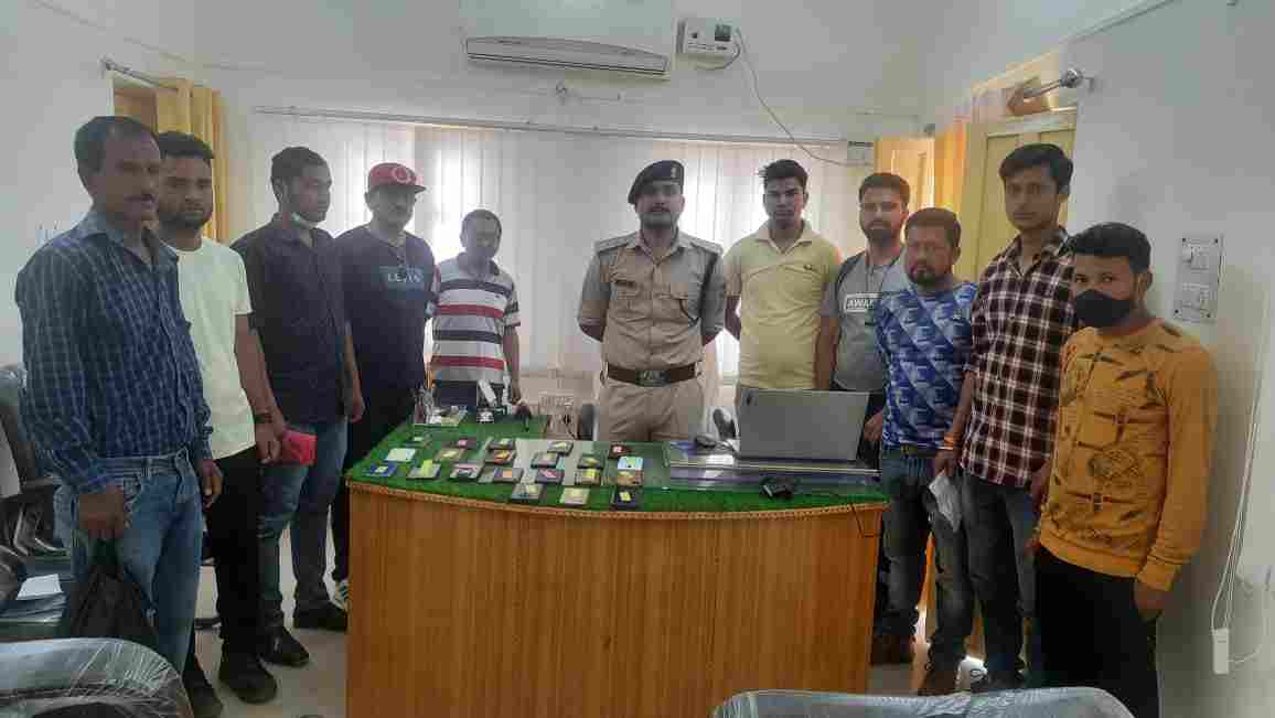 पिथौरागढ़ पुलिस ने बरामद किए 5,70,000 रुपये के गुमशुदा मोबाइल फोन, गुम हुए मोबाइल फोन पाकर मोबाइल मालिकों के खिले चेहरे 2 Hello Uttarakhand News »