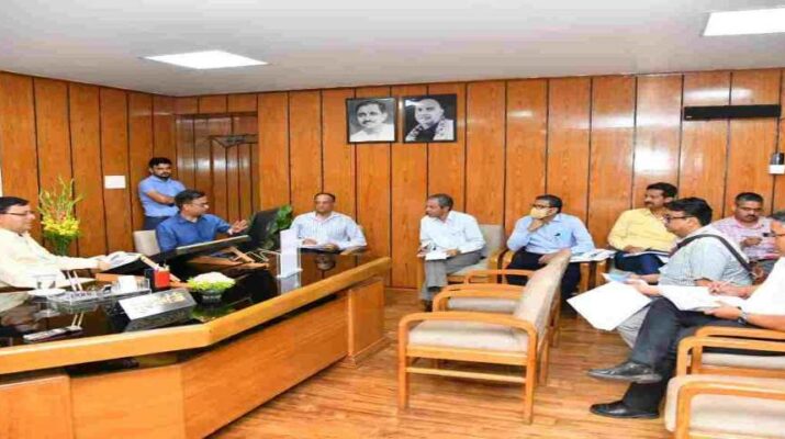 Uttarakhand: मुख्यमंत्री पुष्कर सिंह धामी ने विधानसभा में मानसखण्ड कॉरिडोर को लेकर ली बैठक, कहा - चारधाम यात्रा के साथ ही प्रदेश के अन्य धार्मिक एवं पर्यटन स्थलों में भी बेहतर सुविधाएं उपलब्ध हो 16 Hello Uttarakhand News »