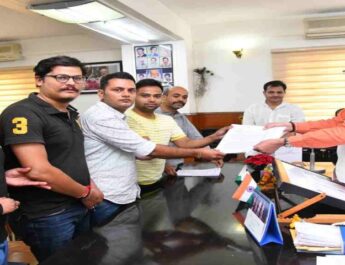 UKSSSC भर्ती घोटाला: मुख्यमंत्री से UKSSSC से स्नातक स्तरीय परीक्षा में चयनित कुछ अभ्यर्थियों ने की भेंट, जिन अभ्यर्थियों ने पूरी ईमानदारी व मेहनत से परीक्षा पास की है, उन्हें निराश नहीं होने दिया जाएगा-मुख्यमंत्री 3 Hello Uttarakhand News »