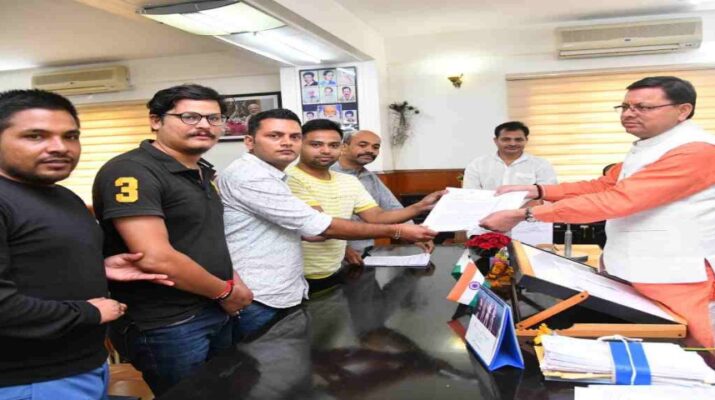 UKSSSC भर्ती घोटाला: मुख्यमंत्री से UKSSSC से स्नातक स्तरीय परीक्षा में चयनित कुछ अभ्यर्थियों ने की भेंट, जिन अभ्यर्थियों ने पूरी ईमानदारी व मेहनत से परीक्षा पास की है, उन्हें निराश नहीं होने दिया जाएगा-मुख्यमंत्री 15 Hello Uttarakhand News »