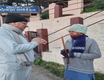 Almora: सीएम पुष्कर सिंह धामी ने अल्मोड़ा में मार्निग वाॅक के दौरान किया स्थानीय लोगों एवं युवाओं से मुलाकात, सरकार द्वारा किये जा रहे विकास कार्यों का लिया फीडबैक 6 Hello Uttarakhand News »