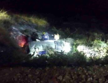 Bageshwar: अत्यंत दु:खद, शामा रमाडी़ रोड में एक कार गिरने से चार लोगों की घटनास्थल में दर्दनाक मौत, दो घायल 4 Hello Uttarakhand News »