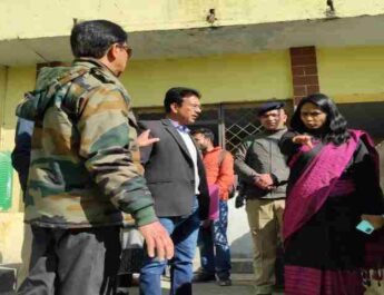 Pithoragarh: जिलाधिकारी रीना जोशी ने पिथौरागढ़ स्थित बस अड्डे के सौंदर्यीकरण कार्यों का किया स्थलीय निरीक्षण, कार्यदायी संस्था लोक निर्माण विभाग के अधिकारियों को दिए यह आवश्यक निर्देश 4 Hello Uttarakhand News &raquo;